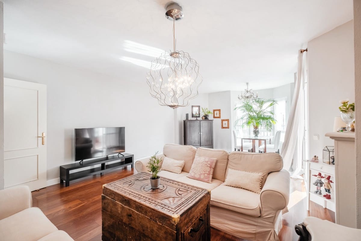 2 slaapkamer Appartement te koop in Nueva Andalucia met zwembad - € 395.000 (Ref: 9342161)