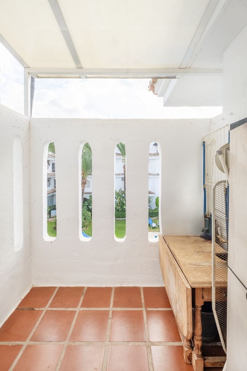 2 slaapkamer Appartement te koop in Nueva Andalucia met zwembad - € 395.000 (Ref: 9342161)