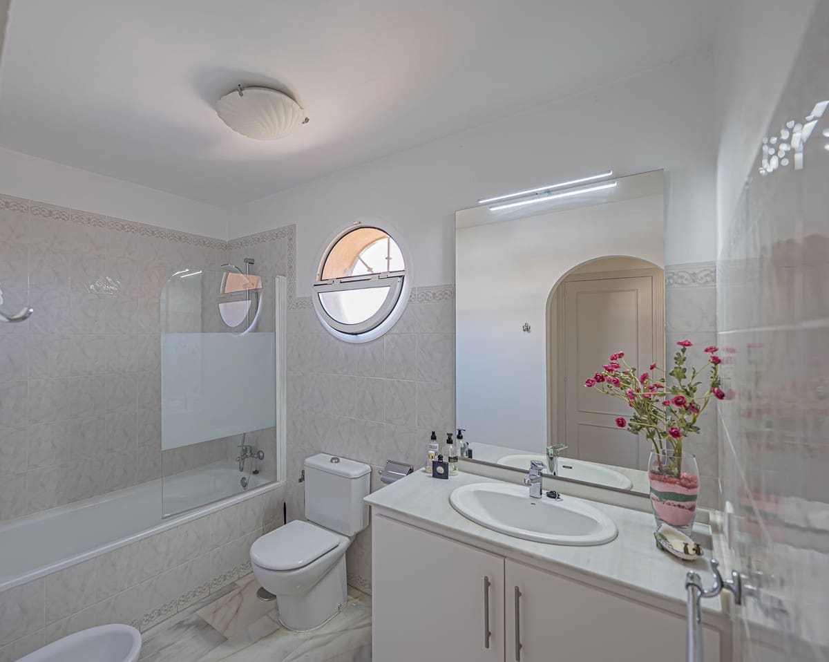 3 soverom Hus til salgs i New Golden Mile med svømmebasseng - € 477 500 (Ref: 9342165)