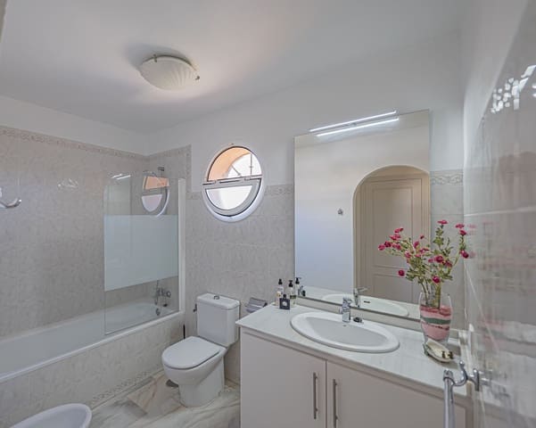 3 soverom Hus til salgs i Nueva Atalaya, Estepona med svømmebasseng - € 477 500 (Ref: 9342165)