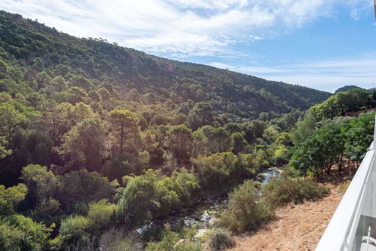 2 sovrum Lägenhet till salu i Benahavis med pool - 545 000 € (Ref: 9367780)