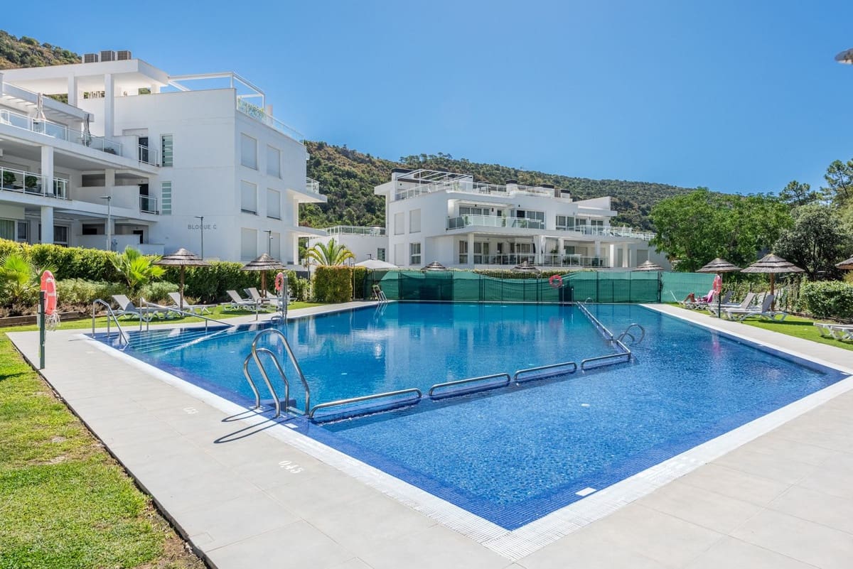 2 sovrum Lägenhet till salu i Benahavis med pool - 545 000 € (Ref: 9367780)