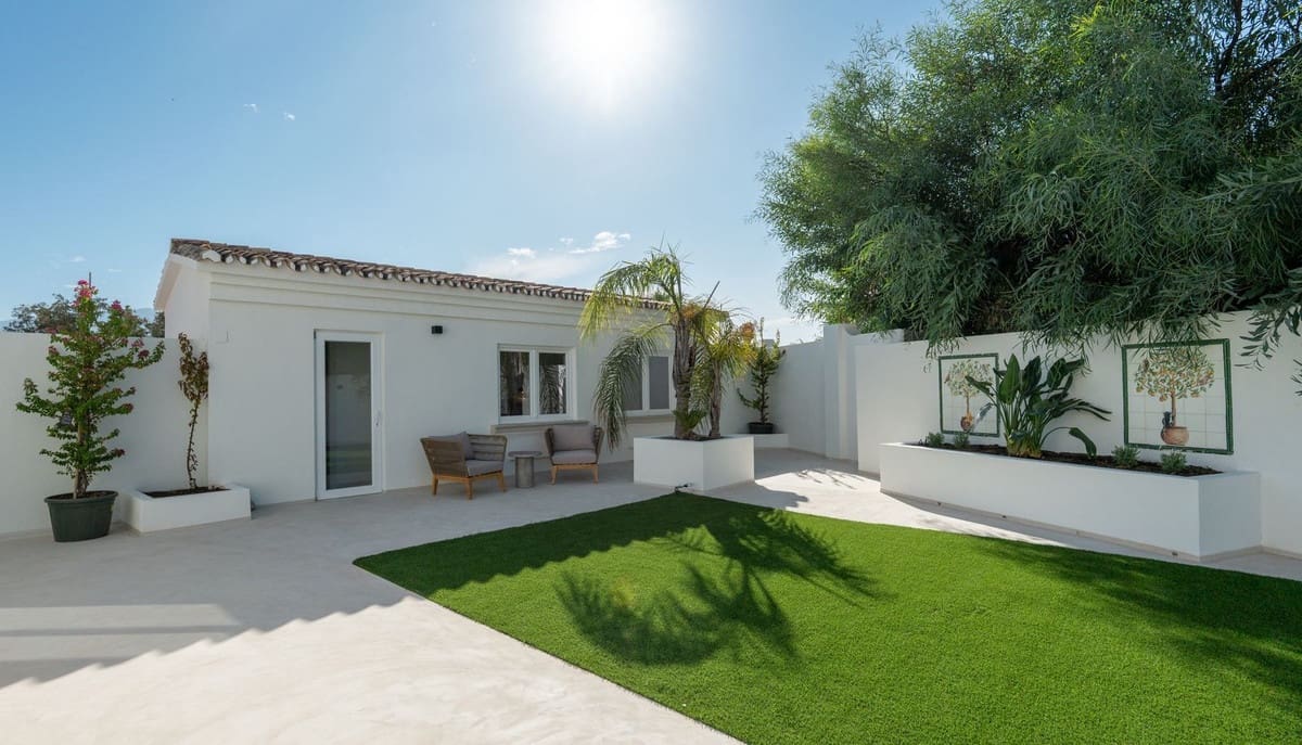 4 slaapkamer Villa te koop in Guadalmina met zwembad - € 1.695.000 (Ref: 9367782)