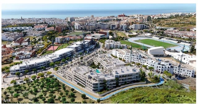 4 sypialnia Dom na sprzedaż w Parque Central, Estepona z basenem - 730 000 € (Ref: 9367789)