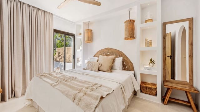 2 bedroom Apartment for sale in Elviria, Marbella with pool - € 635,000 (Ref: 9375448)