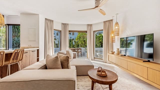 2 sovrum Lägenhet till salu i Elviria, Marbella med pool - 635 000 € (Ref: 9375448)