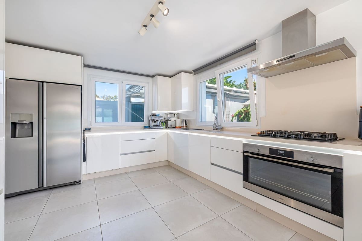 3 soverom Villa til salgs i Costalita med svømmebasseng - € 1 600 000 (Ref: 9379332)