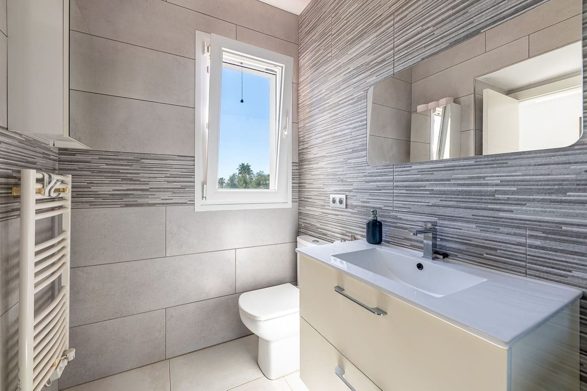 Chalet de 3 habitaciones en Costalita en venta con piscina - 1.575.000 € (Ref: 9379332)