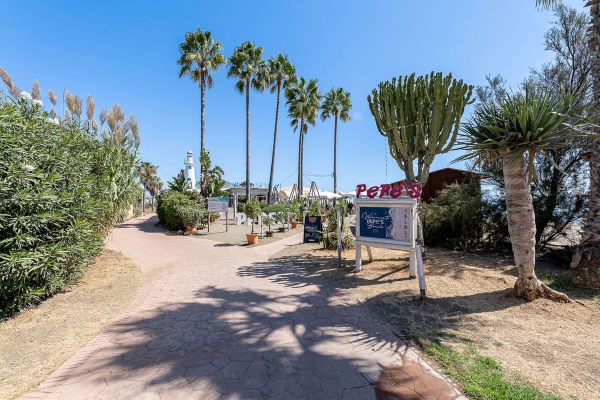 Chalet de 3 habitaciones en Costalita en venta con piscina - 1.575.000 € (Ref: 9379332)