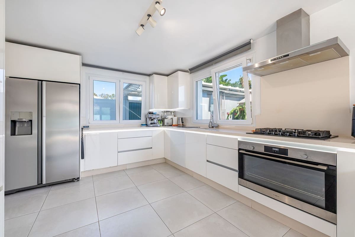 3 chambre Villa/Maison à vendre à Costalita avec piscine - 1 575 000 € (Ref: 9379332)