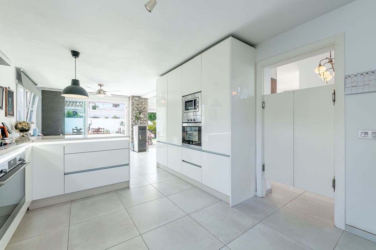 3 chambre Villa/Maison à vendre à Costalita avec piscine - 1 575 000 € (Ref: 9379332)