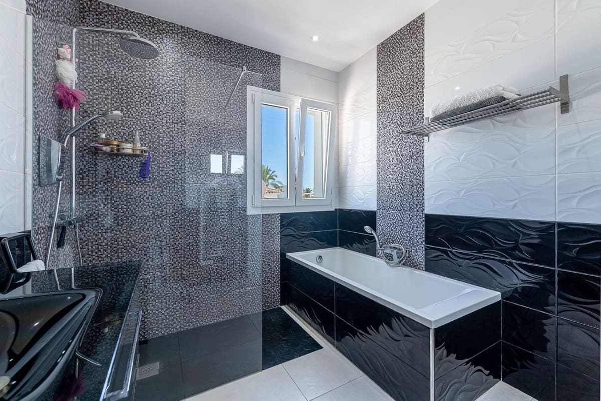 3 chambre Villa/Maison à vendre à Costalita avec piscine - 1 575 000 € (Ref: 9379332)