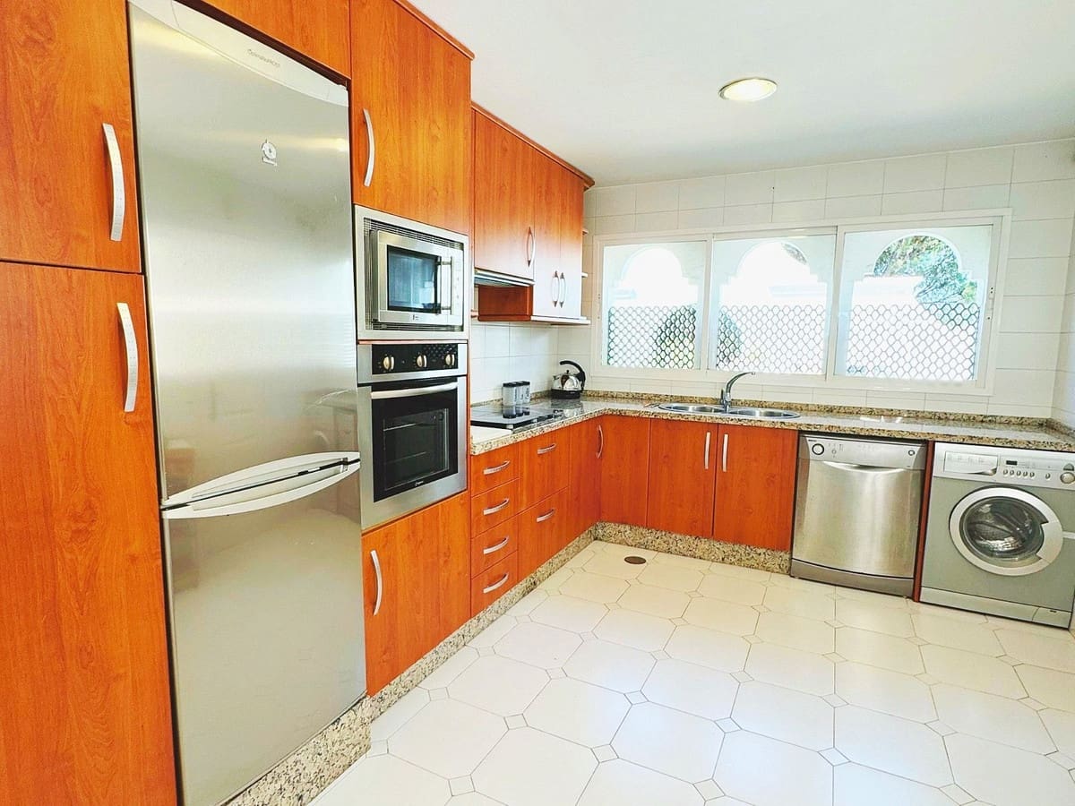 2 sovrum Lägenhet till salu i New Golden Mile med pool - 495 000 € (Ref: 9379333)