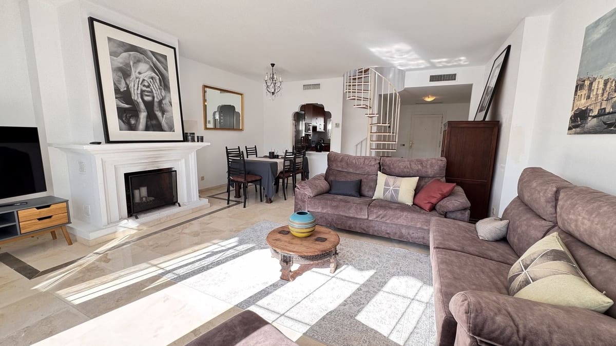 2 soverom Leilighet til salgs i New Golden Mile med svømmebasseng - € 495 000 (Ref: 9379333)