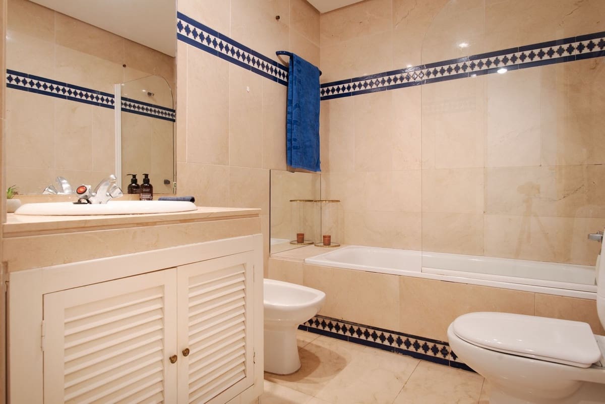 2 makuuhuone Huoneisto myytävänä paikassa San Pedro de Alcantara mukana uima-altaan - 659 000 € (Ref: 9379334)