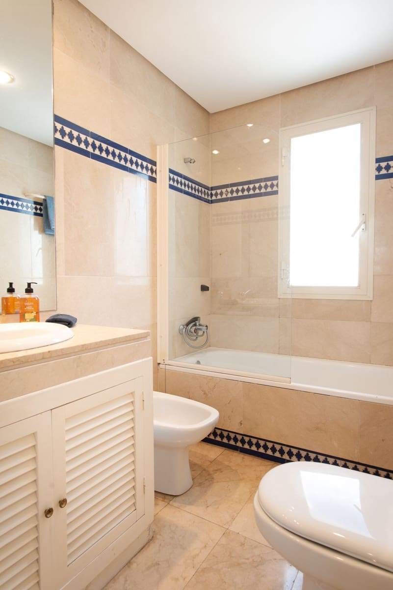 2 makuuhuone Huoneisto myytävänä paikassa San Pedro de Alcantara mukana uima-altaan - 659 000 € (Ref: 9379334)