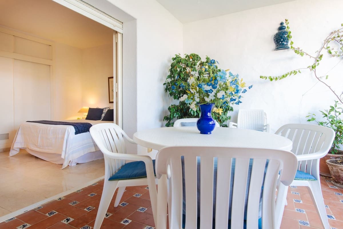 2 makuuhuone Huoneisto myytävänä paikassa San Pedro de Alcantara mukana uima-altaan - 659 000 € (Ref: 9379334)