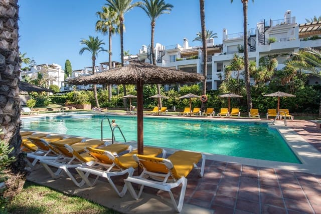 2 makuuhuone Huoneisto myytävänä paikassa San Pedro de Alcántara Pueblo, Marbella mukana uima-altaan - 659 000 € (Ref: 9379334)