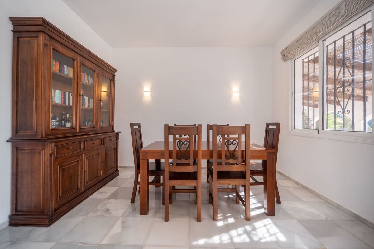 2 sypialnia Willa na sprzedaż w Elviria z basenem - 825 000 € (Ref: 9379335)