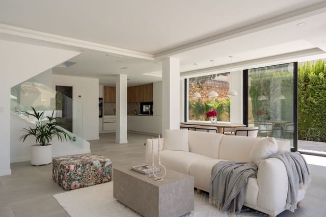 3 sypialnia Willa na sprzedaż w Puerto Banus, Marbella - 1 295 000 € (Ref: 9379337)