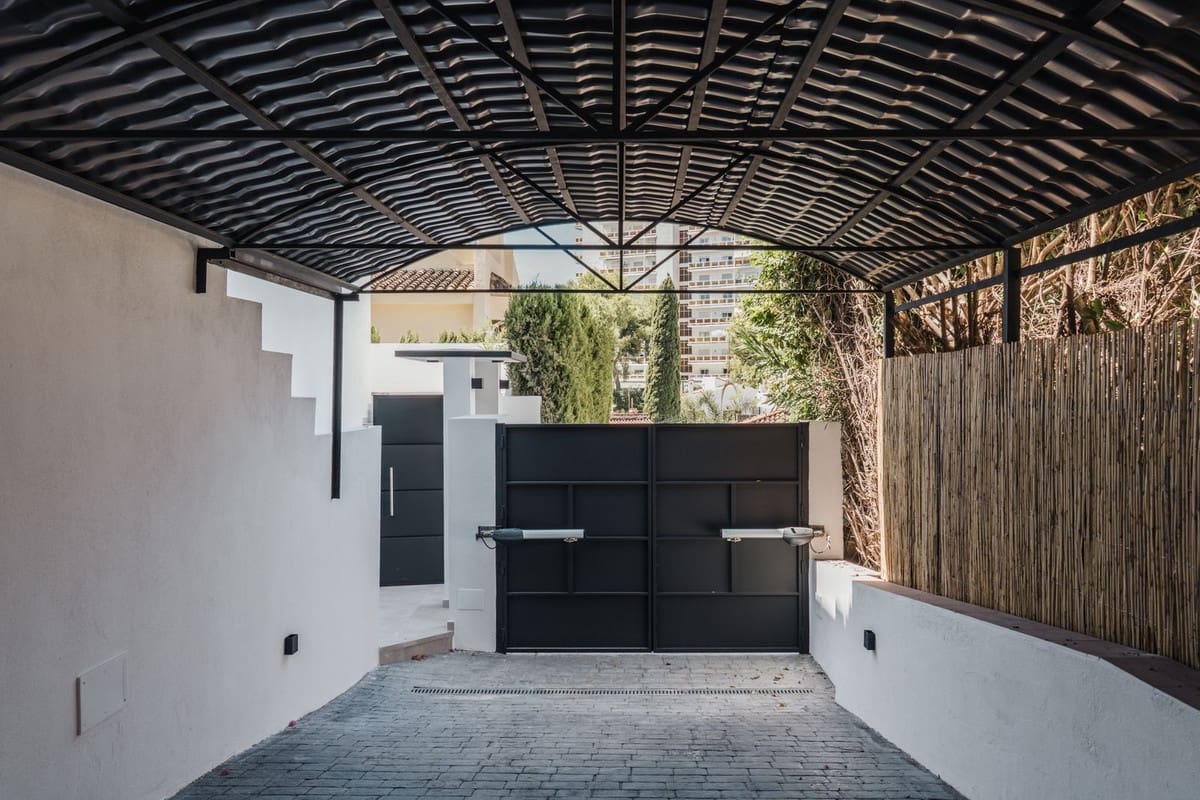 3 soverom Villa til salgs i Nueva Andalucia - € 1 295 000 (Ref: 9379337)