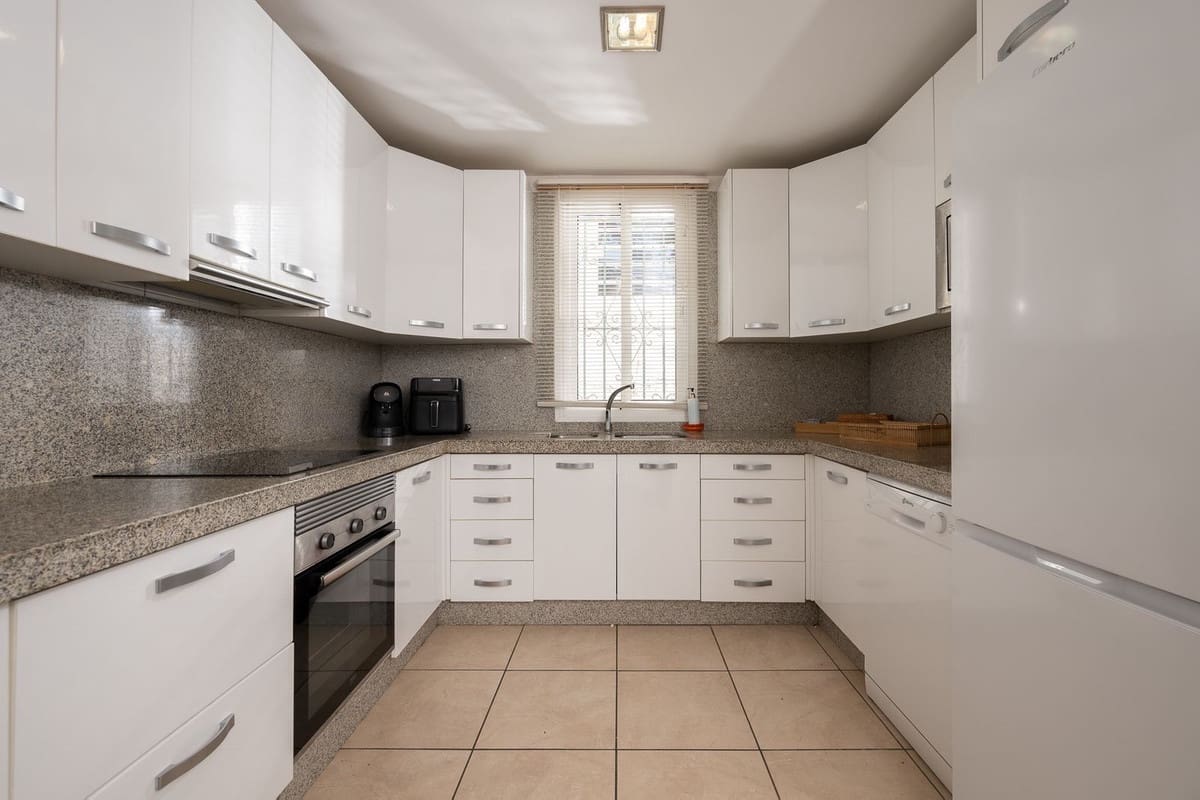 3 soveværelse Lejlighed til salg i Riviera del Sol med swimmingpool - € 635.000 (Ref: 9379338)