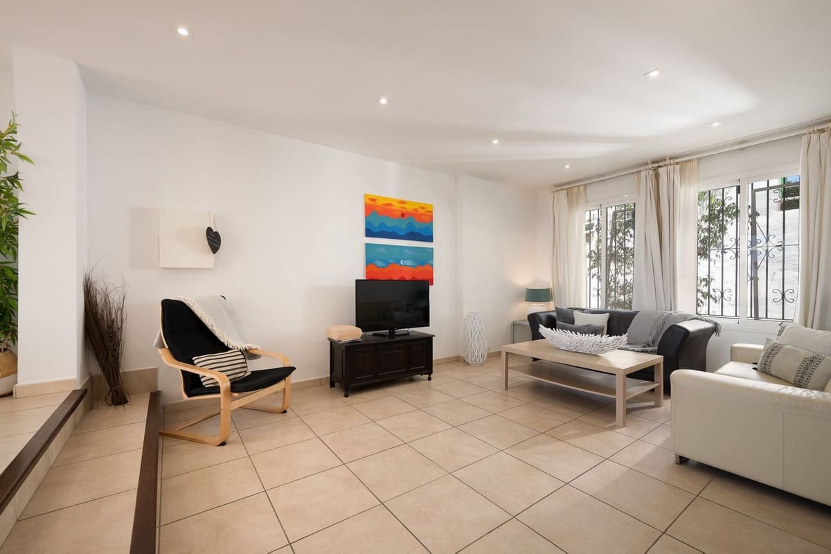 3 soveværelse Lejlighed til salg i Riviera del Sol med swimmingpool - € 635.000 (Ref: 9379338)