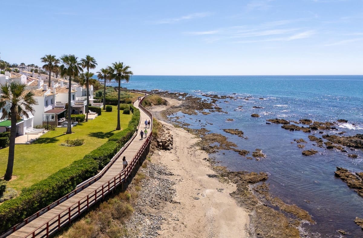 3 sovrum Lägenhet till salu i Riviera del Sol med pool - 550 000 € (Ref: 9379338)