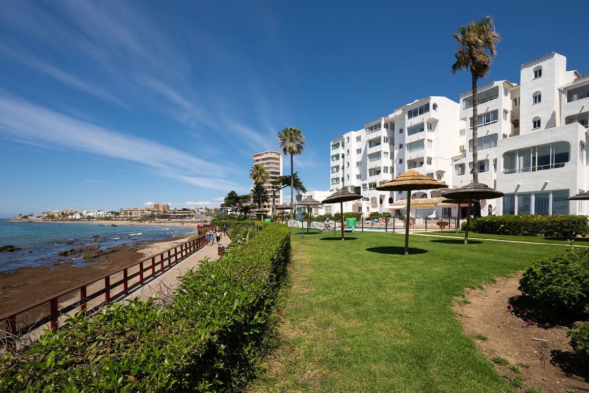 3 sovrum Lägenhet till salu i Riviera del Sol med pool - 550 000 € (Ref: 9379338)