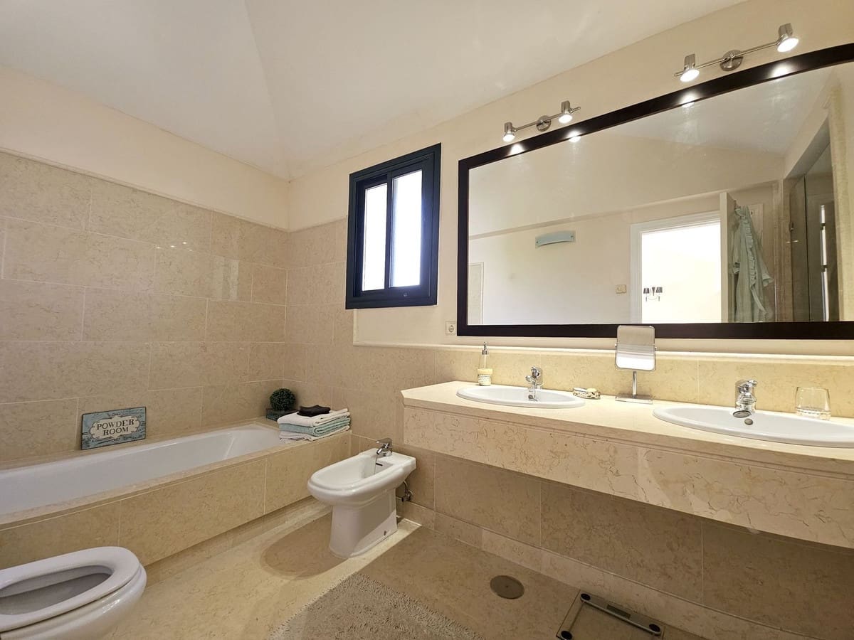 3 slaapkamer Appartement te koop in Benahavis met zwembad - € 895.000 (Ref: 9386009)