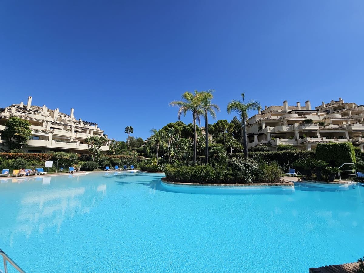 3 slaapkamer Appartement te koop in Benahavis met zwembad - € 895.000 (Ref: 9386009)