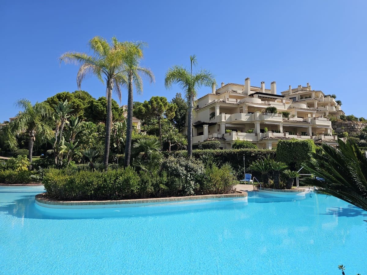 3 slaapkamer Appartement te koop in Benahavis met zwembad - € 895.000 (Ref: 9386009)