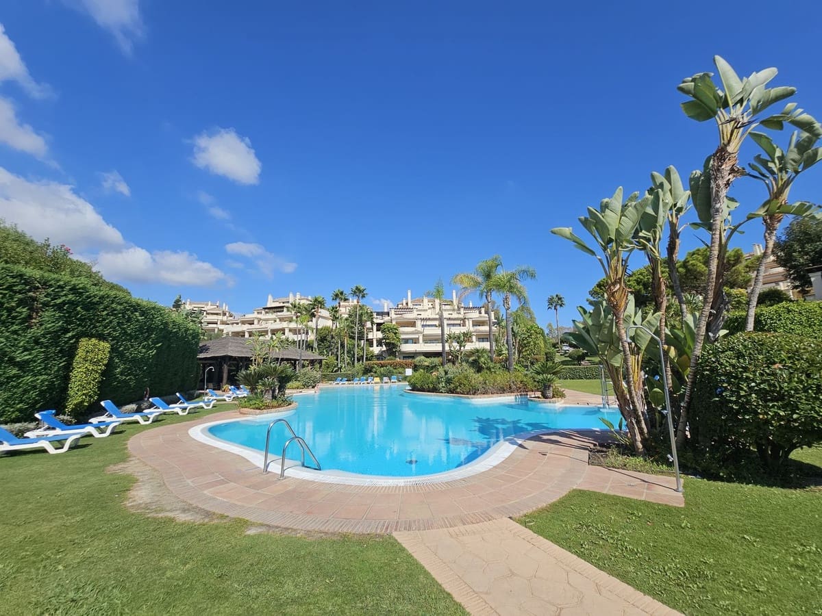 3 slaapkamer Appartement te koop in Benahavis met zwembad - € 895.000 (Ref: 9386009)