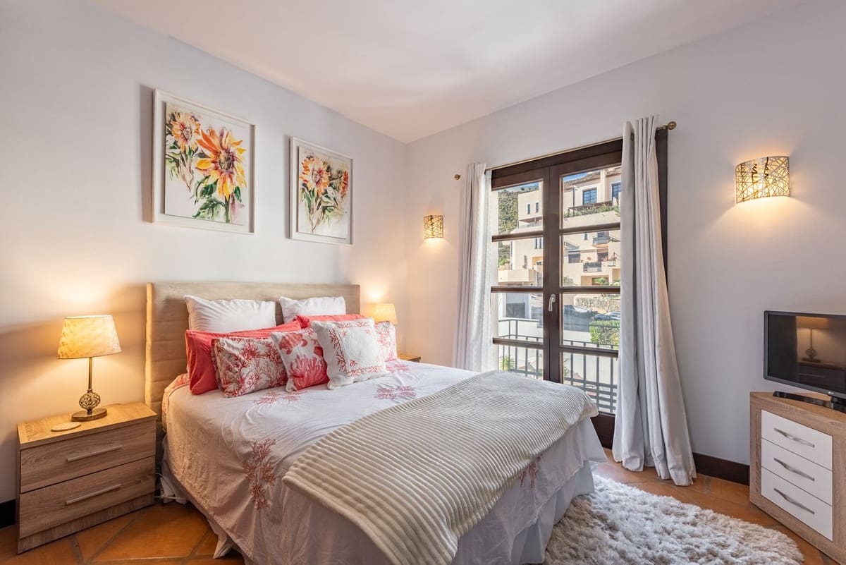 Casa de 4 habitaciones en Benahavís en venta con piscina - 640.000 € (Ref: 9396319)