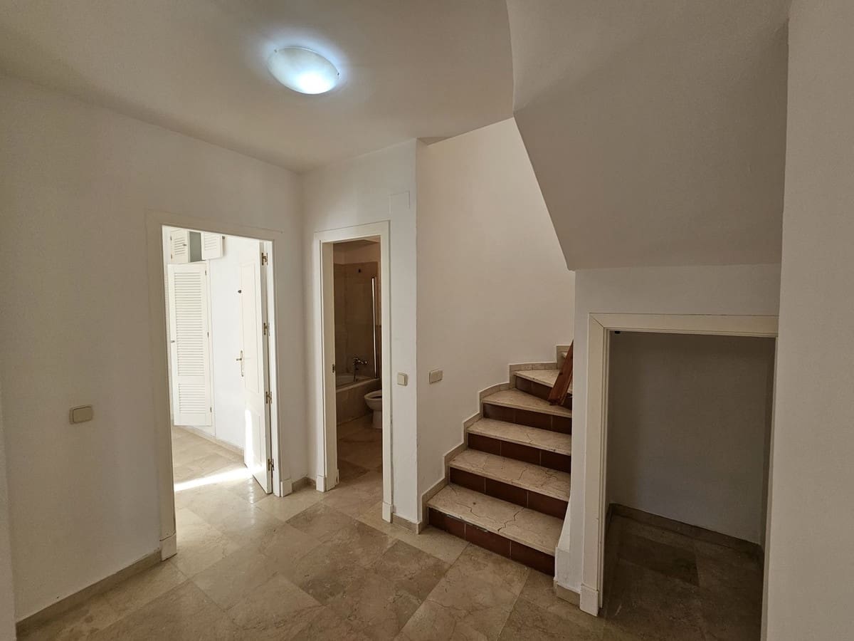 3 makuuhuone Omakotitalo myytävänä paikassa Riviera del Sol mukana uima-altaan - 388 000 € (Ref: 9417482)