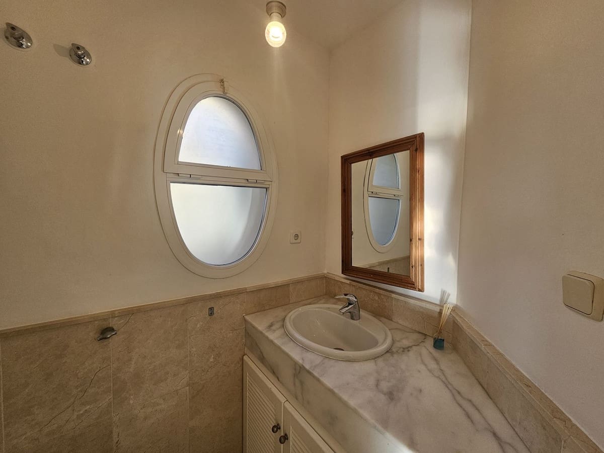 3 makuuhuone Omakotitalo myytävänä paikassa Riviera del Sol mukana uima-altaan - 388 000 € (Ref: 9417482)