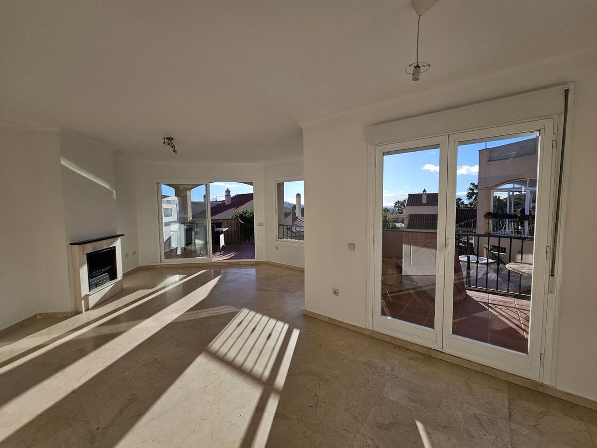 3 makuuhuone Omakotitalo myytävänä paikassa Riviera del Sol mukana uima-altaan - 388 000 € (Ref: 9417482)