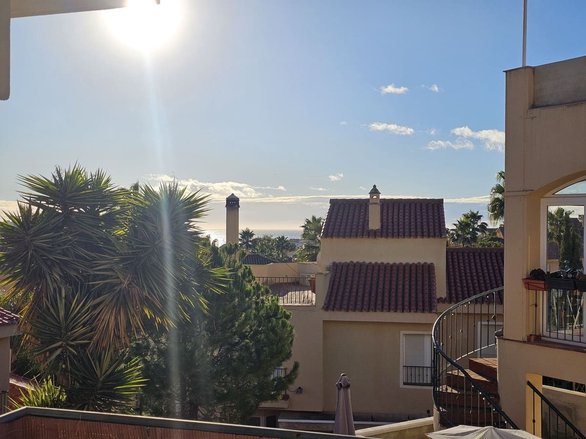 3 makuuhuone Omakotitalo myytävänä paikassa Riviera del Sol mukana uima-altaan - 388 000 € (Ref: 9417482)