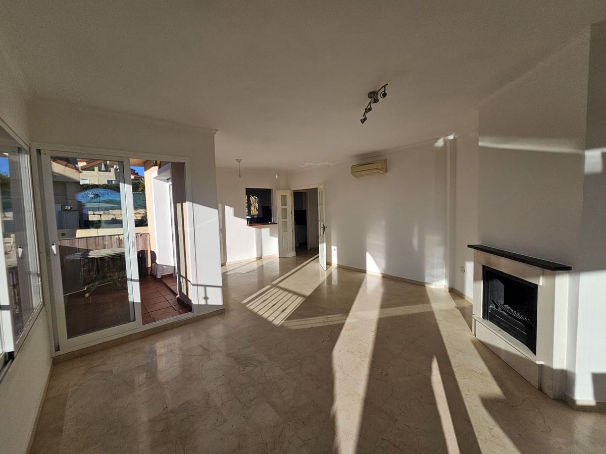 3 makuuhuone Omakotitalo myytävänä paikassa Riviera del Sol mukana uima-altaan - 388 000 € (Ref: 9417482)