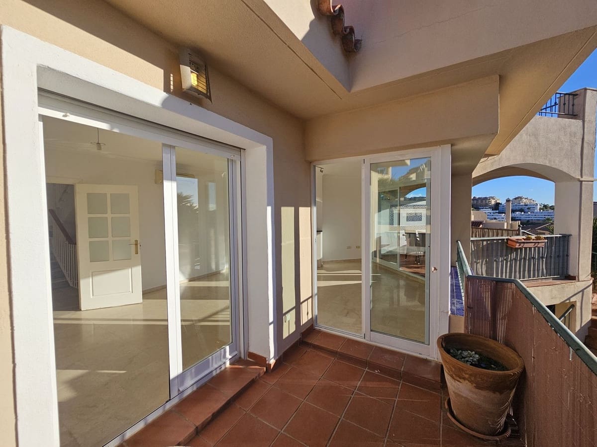 3 makuuhuone Omakotitalo myytävänä paikassa Riviera del Sol mukana uima-altaan - 388 000 € (Ref: 9417482)