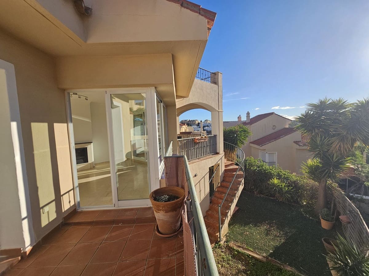 3 makuuhuone Omakotitalo myytävänä paikassa Riviera del Sol mukana uima-altaan - 388 000 € (Ref: 9417482)