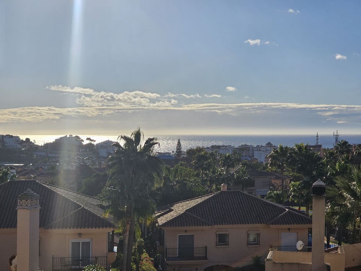 3 makuuhuone Omakotitalo myytävänä paikassa Riviera del Sol mukana uima-altaan - 388 000 € (Ref: 9417482)