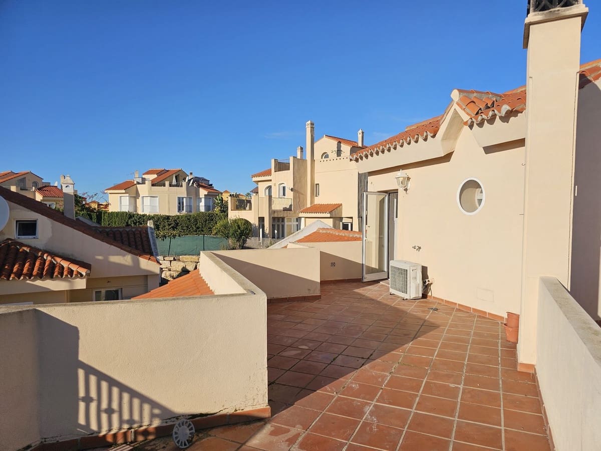 3 makuuhuone Omakotitalo myytävänä paikassa Riviera del Sol mukana uima-altaan - 388 000 € (Ref: 9417482)