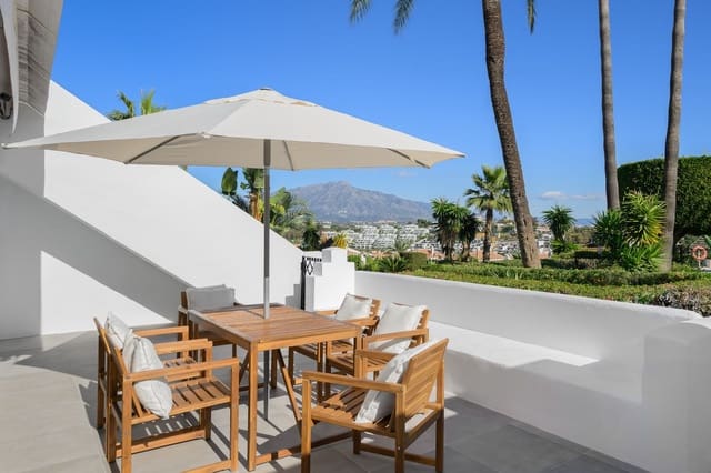 3 makuuhuone Huoneisto myytävänä paikassa El Paraiso, Estepona mukana uima-altaan - 749 000 € (Ref: 9422473)