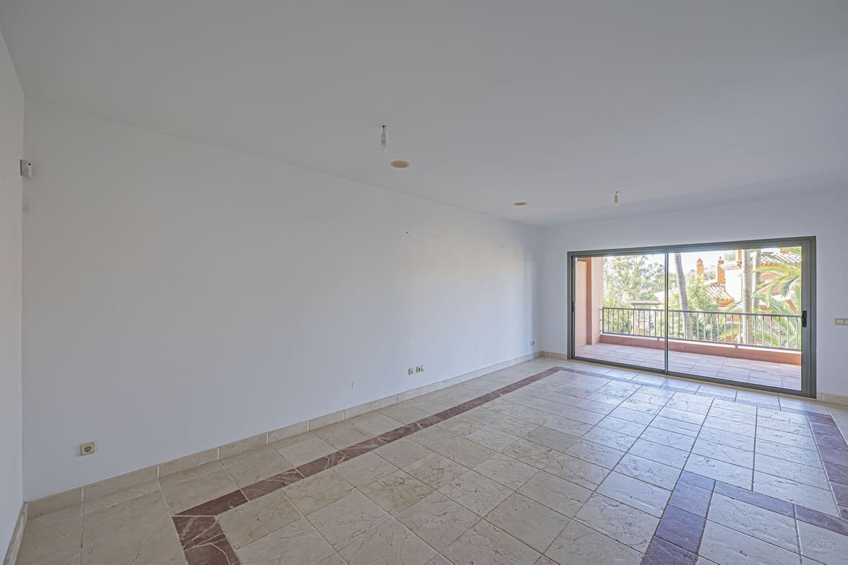 2 soverom Leilighet til salgs i Estepona med svømmebasseng - € 420 000 (Ref: 9424484)