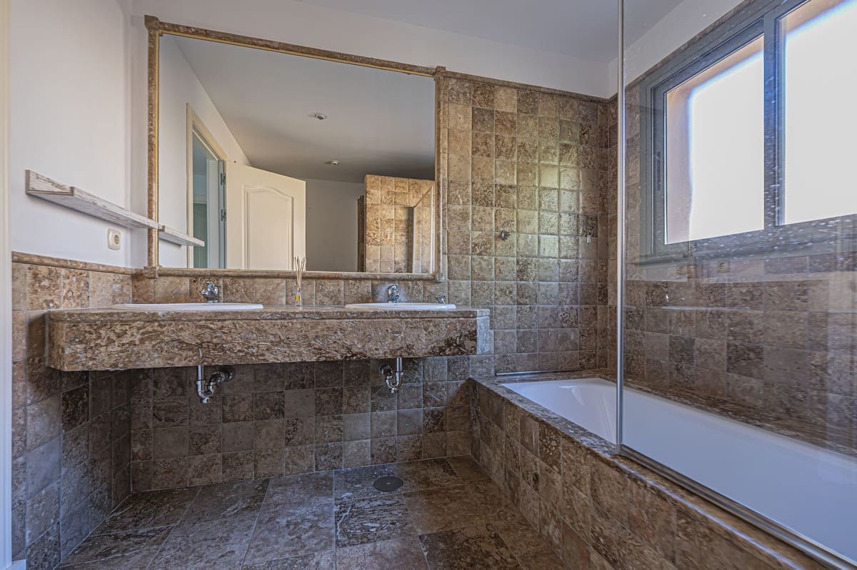 2 soverom Leilighet til salgs i Estepona med svømmebasseng - € 420 000 (Ref: 9424484)