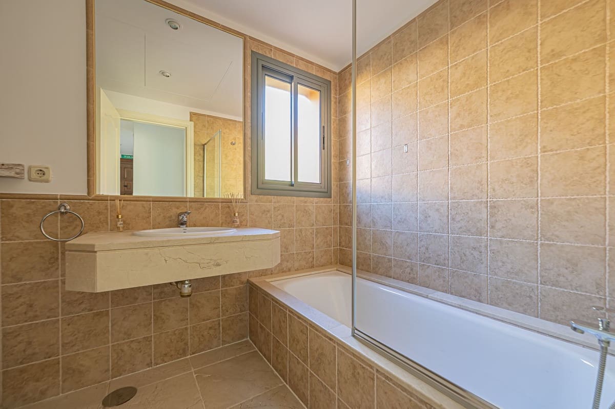 2 soverom Leilighet til salgs i Estepona med svømmebasseng - € 420 000 (Ref: 9424484)