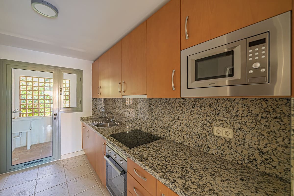 2 soverom Leilighet til salgs i Estepona med svømmebasseng - € 420 000 (Ref: 9424484)