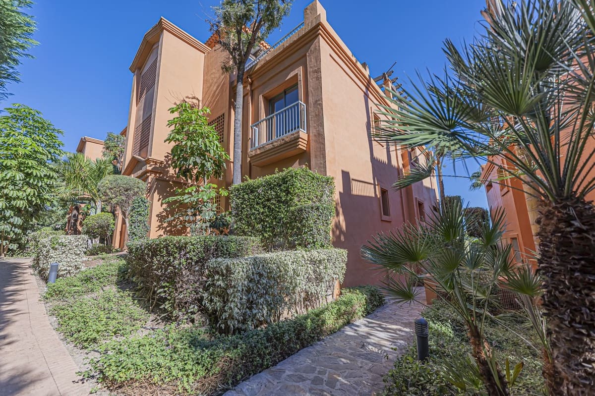 2 soverom Leilighet til salgs i Estepona med svømmebasseng - € 420 000 (Ref: 9424484)