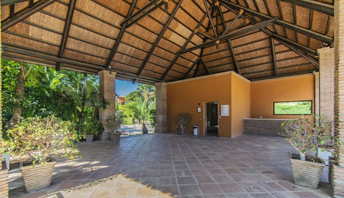 2 soverom Leilighet til salgs i Estepona med svømmebasseng - € 420 000 (Ref: 9424484)